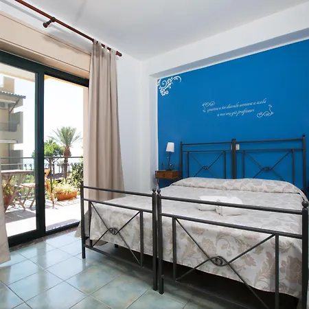 Hotell Donna Rosa SantʼAlessio Siculo