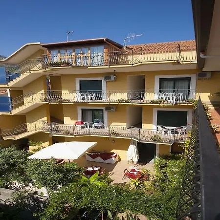 Donna Rosa Hotell 3*