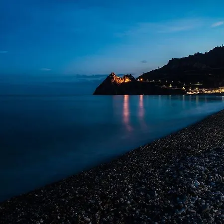 Donna Rosa فندق SantʼAlessio Siculo