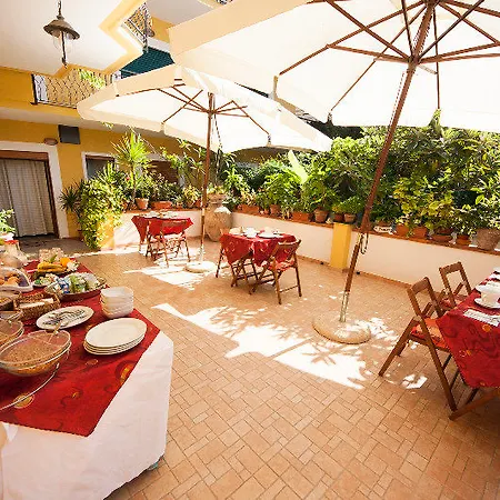 Donna Rosa SantʼAlessio Siculo