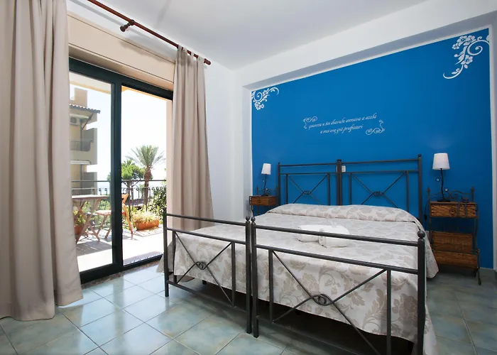 Donna Rosa 3* SantʼAlessio Siculo